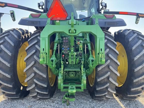 Image of John Deere 8R 410 equipment image 4