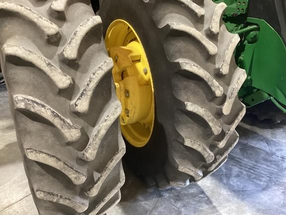 Image of John Deere 8R 410 equipment image 4