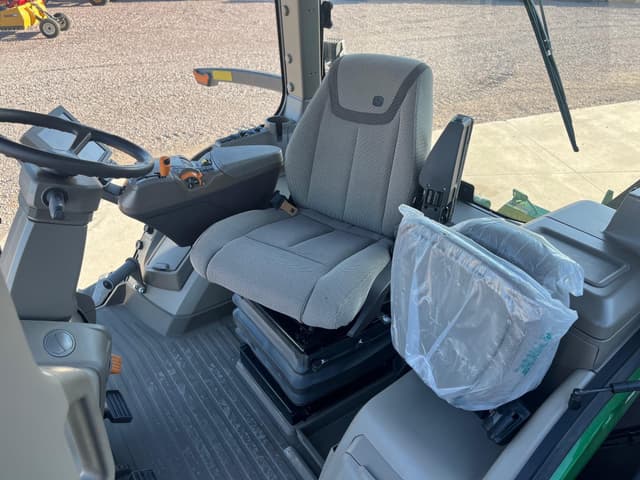 Image of John Deere 8RT 370 equipment image 2