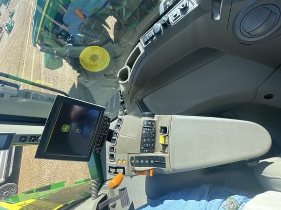 Image of John Deere 8RT 370 equipment image 3