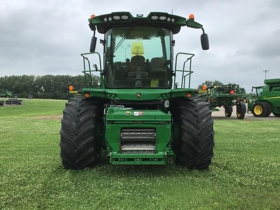 Image of John Deere 9700 equipment image 1