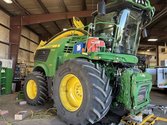 Image of John Deere 9900 Primary image