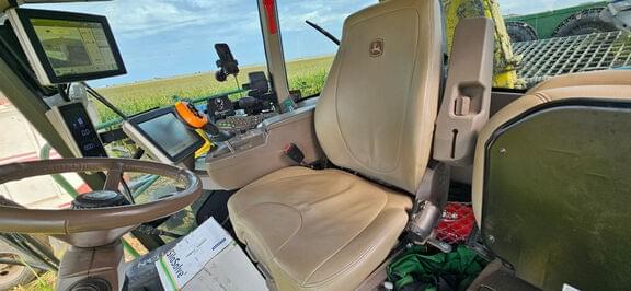 Image of John Deere 9900 equipment image 1