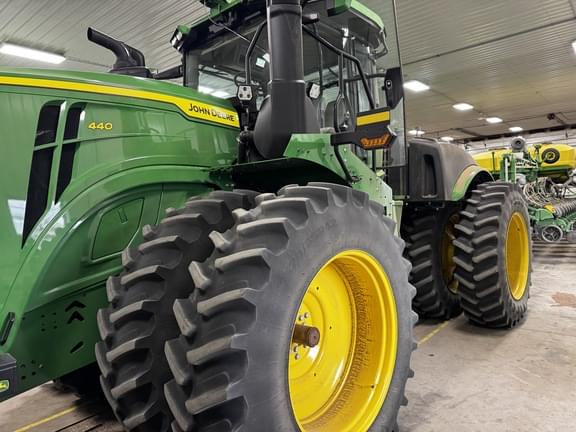 Image of John Deere 9R 440 equipment image 1