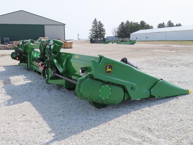 Image of John Deere C12F equipment image 3