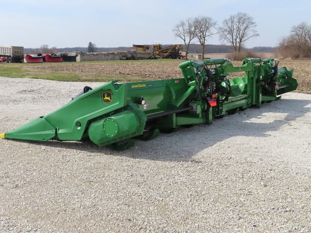 Image of John Deere C12F equipment image 2