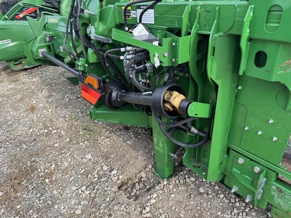 Image of John Deere C12F equipment image 2