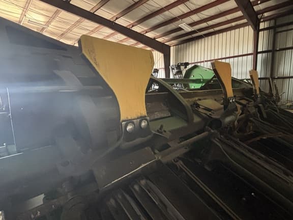 Image of John Deere C12F equipment image 3