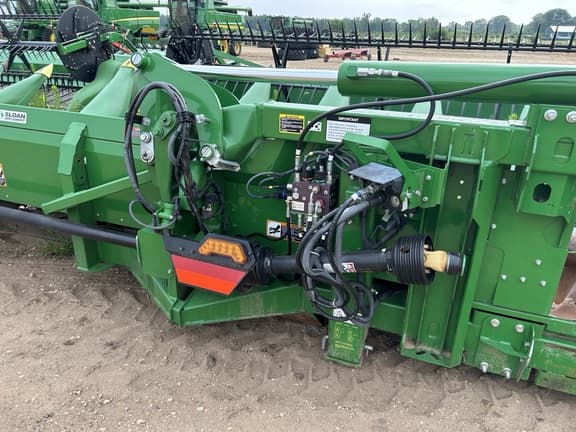 Image of John Deere C12F equipment image 4