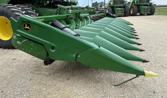 Image of John Deere C12F equipment image 1