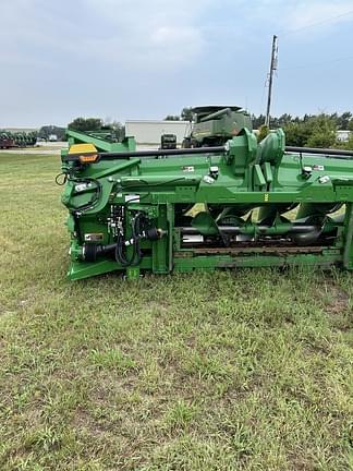 Image of John Deere C12F equipment image 4