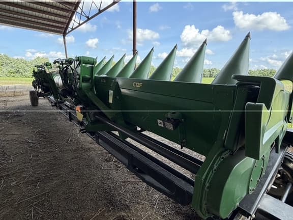 Image of John Deere C12F equipment image 4