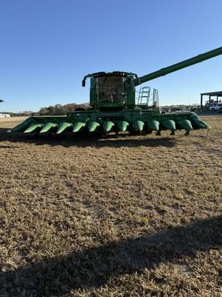 Image of John Deere C12F equipment image 1