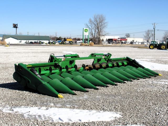 Image of John Deere C12F equipment image 3