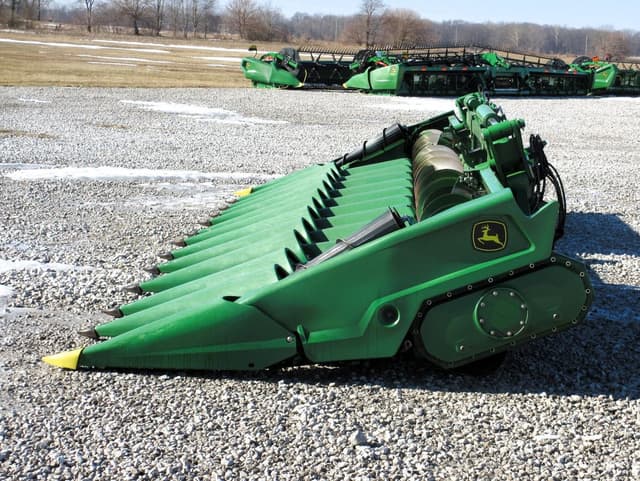 Image of John Deere C12F equipment image 4
