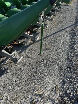 Image of John Deere C12F equipment image 4