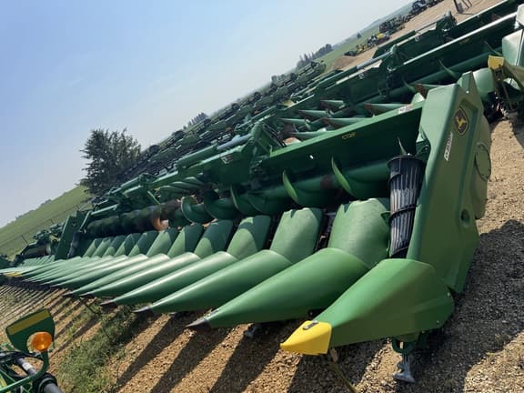 Image of John Deere C12F equipment image 3