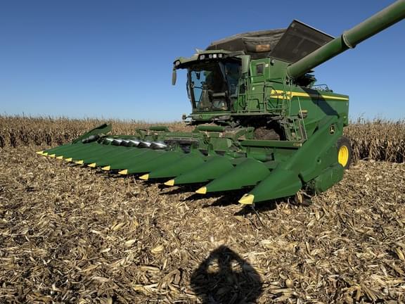 Image of John Deere C12F Primary image