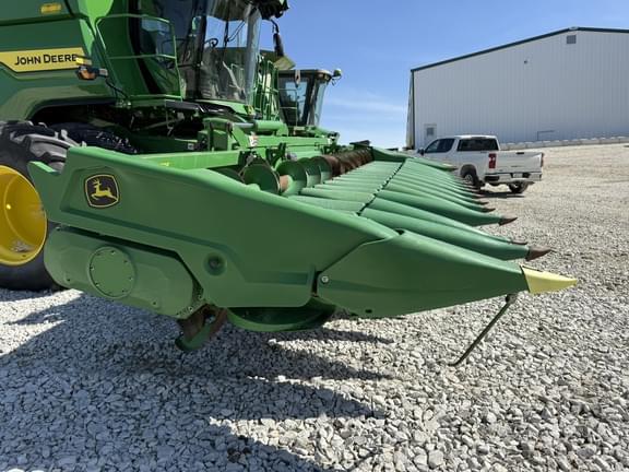 Image of John Deere C18F equipment image 3