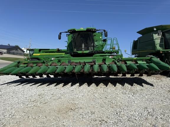 Image of John Deere C18F equipment image 1