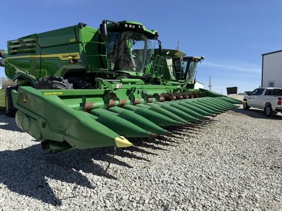 Image of John Deere C18F equipment image 2