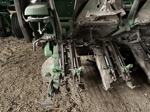 Image of John Deere C6R equipment image 3