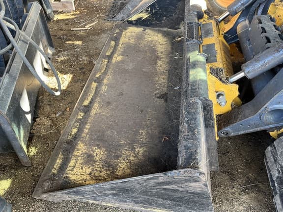 Image of John Deere C72 equipment image 1