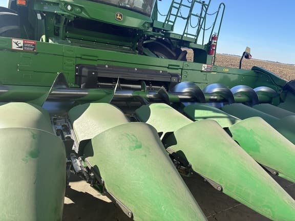 Image of John Deere C8R equipment image 2