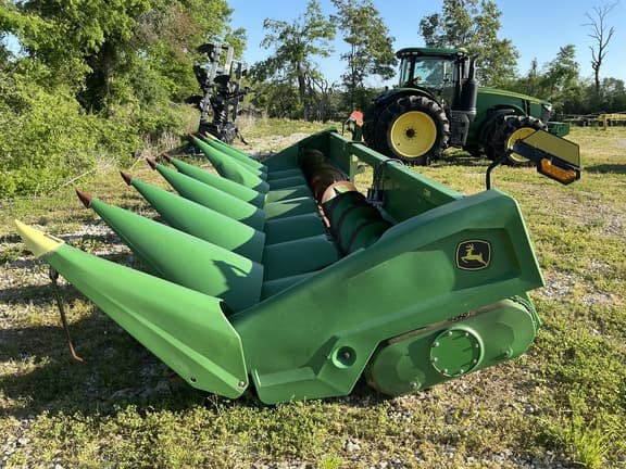 Image of John Deere C8R equipment image 3