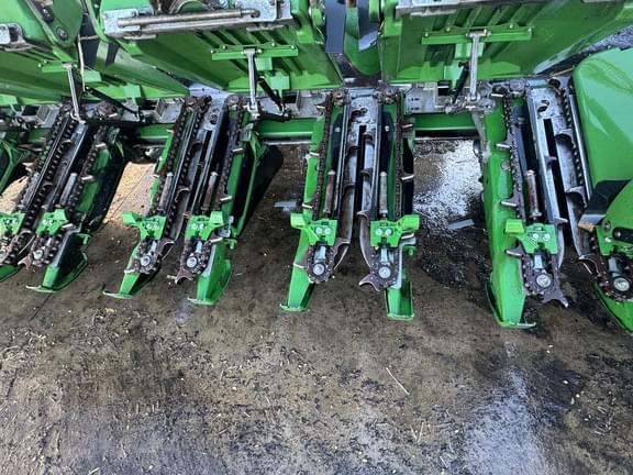 Image of John Deere C8R equipment image 4