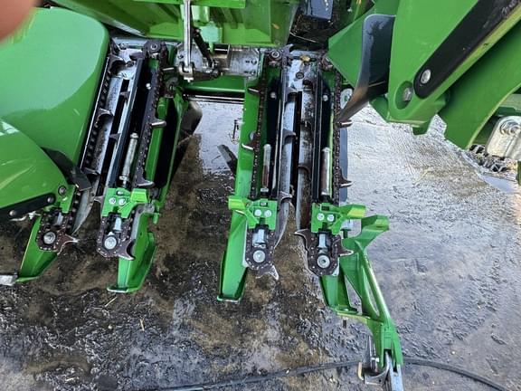 Image of John Deere C8R equipment image 2