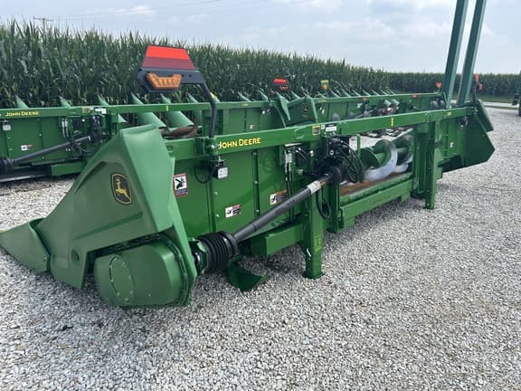 Image of John Deere C8R equipment image 4