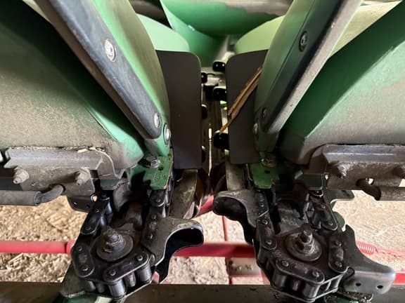 Image of John Deere C8R equipment image 2