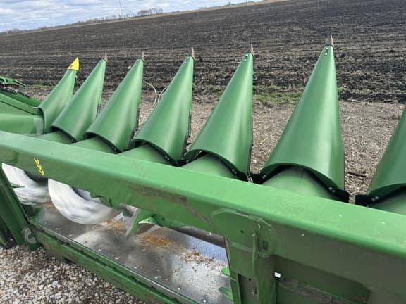 Image of John Deere C8R equipment image 4