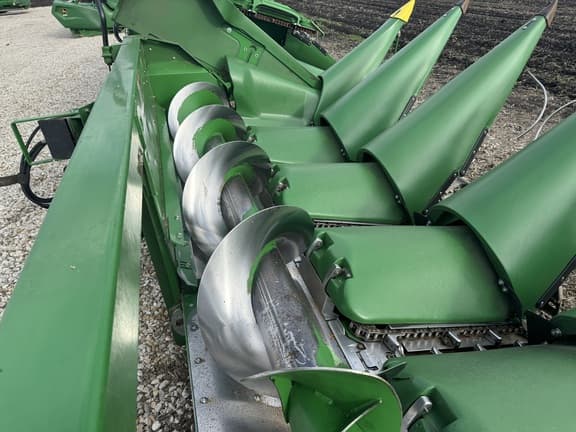 Image of John Deere C8R equipment image 1