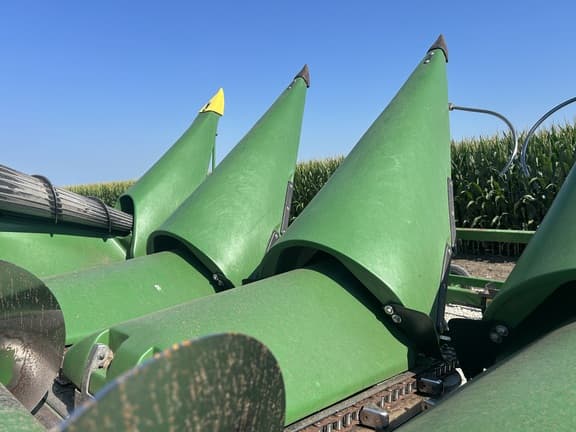 Image of John Deere C8R equipment image 1