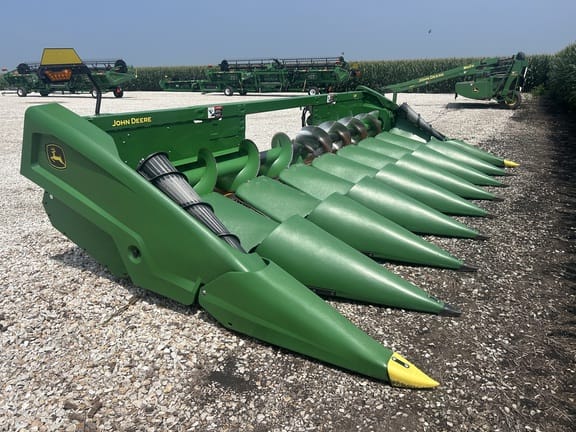 Main image John Deere C8R