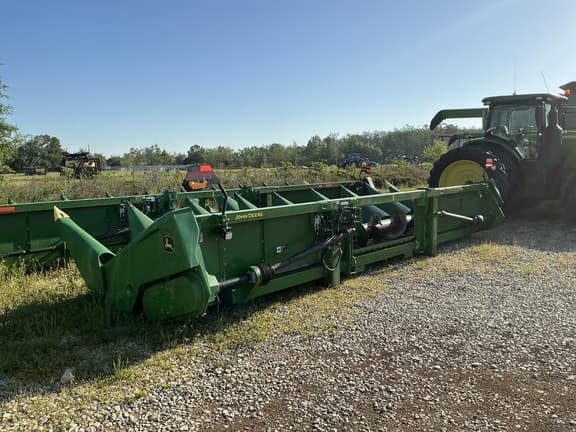 Image of John Deere C8R equipment image 3