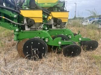 Image of John Deere DR12X equipment image 4