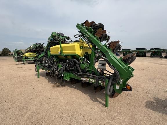 Image of John Deere DR16X equipment image 1