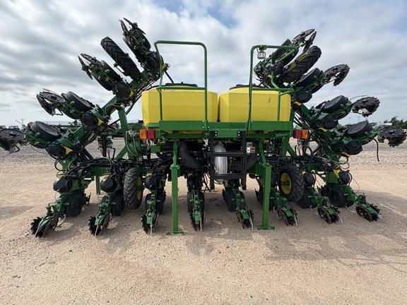 Image of John Deere DR16X equipment image 2