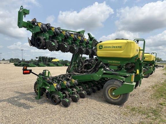 2024 John Deere DR24 Equipment Image0