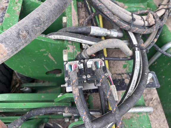Image of John Deere DR24 equipment image 2