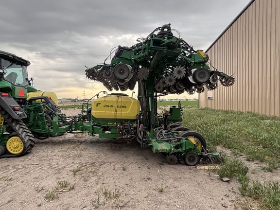 2023 John Deere DR24 Equipment Image0
