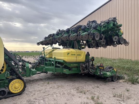 Image of John Deere DR24 equipment image 3