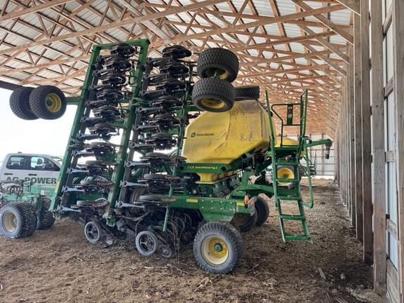 Image of John Deere N536C equipment image 2