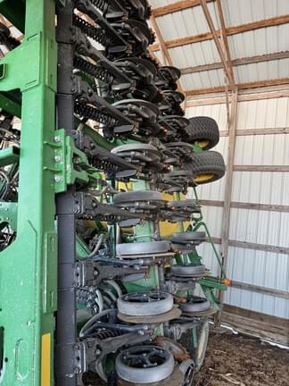 Image of John Deere N536C equipment image 4
