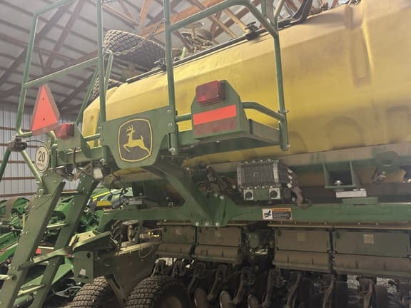 Image of John Deere N540C equipment image 4
