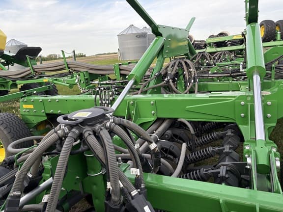 Image of John Deere N560 equipment image 4