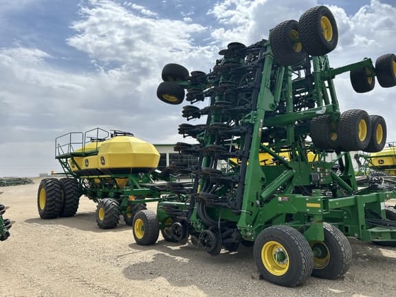 Image of John Deere N560 equipment image 1